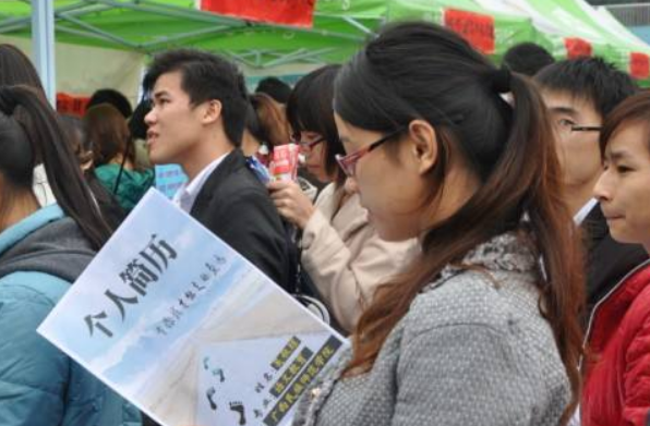 浙大美女留学生走红，长相神似“赫本”，网友直呼想重新参加高考