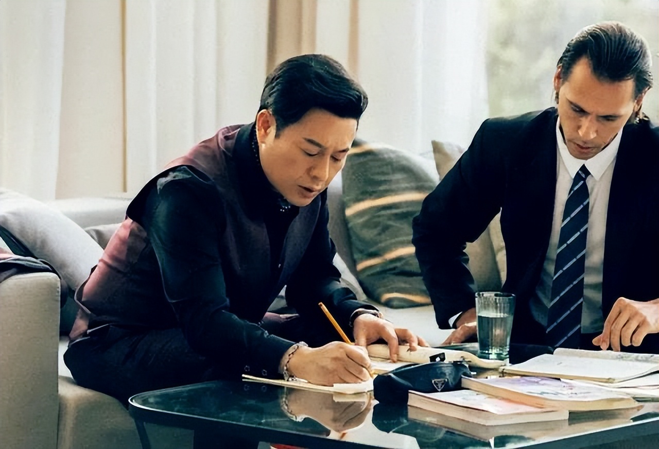 高启强有老婆vs没老婆的穿搭,差别太大了!