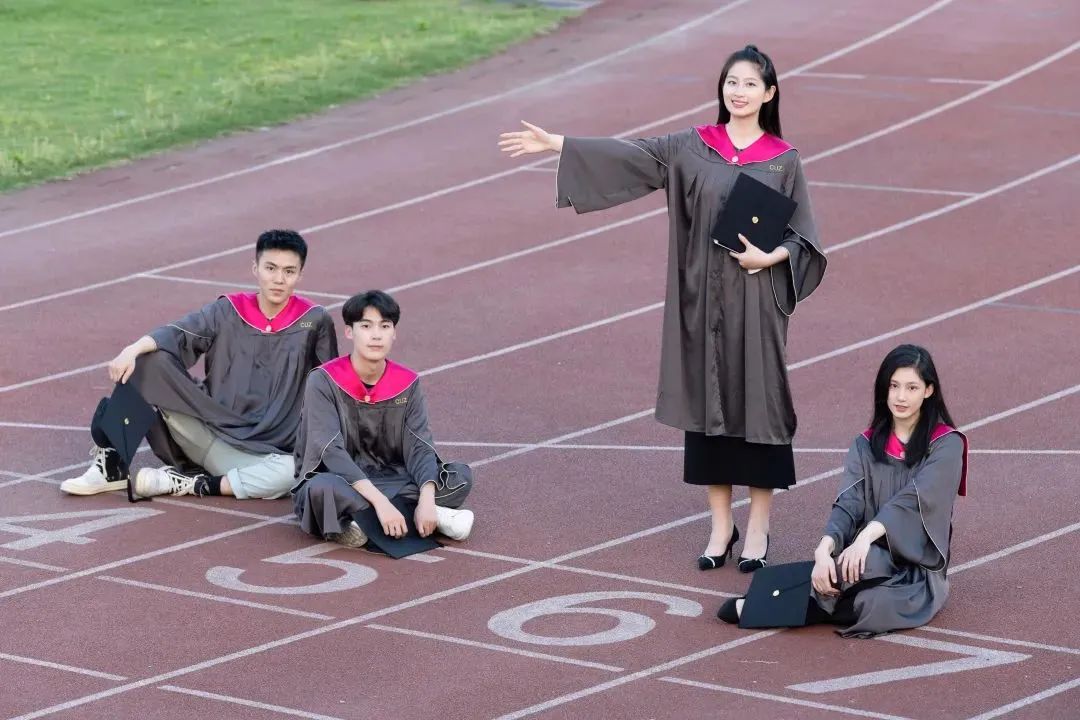 仙气十足！这些学位服有点不一样！网友：学位服一定得是西式的？如果来点中国风呢