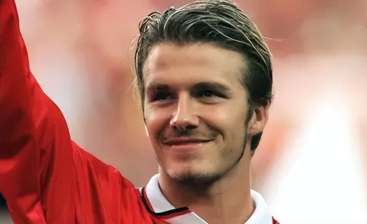 就是如此,贝克汉姆这个名字已经超出足球范围了,他是一个球员这没错