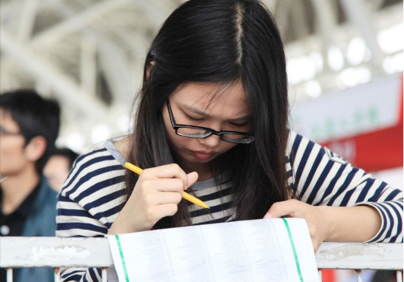 适合“中等生”报考的3所大学，综合实力不输211，就业很容易