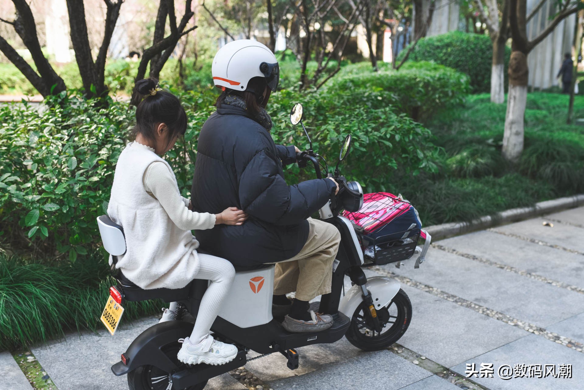两千元价位最佳成绩单，雅迪欧逸48V15Ah款：配置给足，价格真香