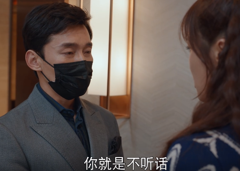 国产剧又见老少恋，靳东新剧男配比女配大20岁，感情戏令人不适