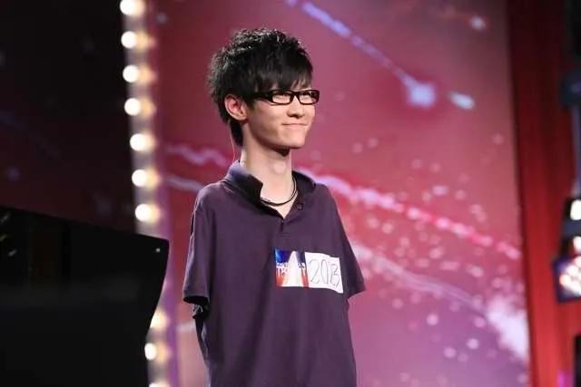 无臂钢琴家刘伟的故事告诉我们什么道理 _飞翔号