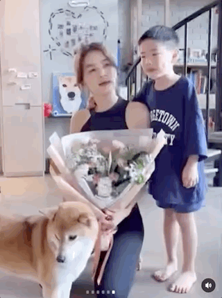 Ella庆祝结婚10周年，提前过母亲节被儿子治愈，网友赞劲宝很会撩