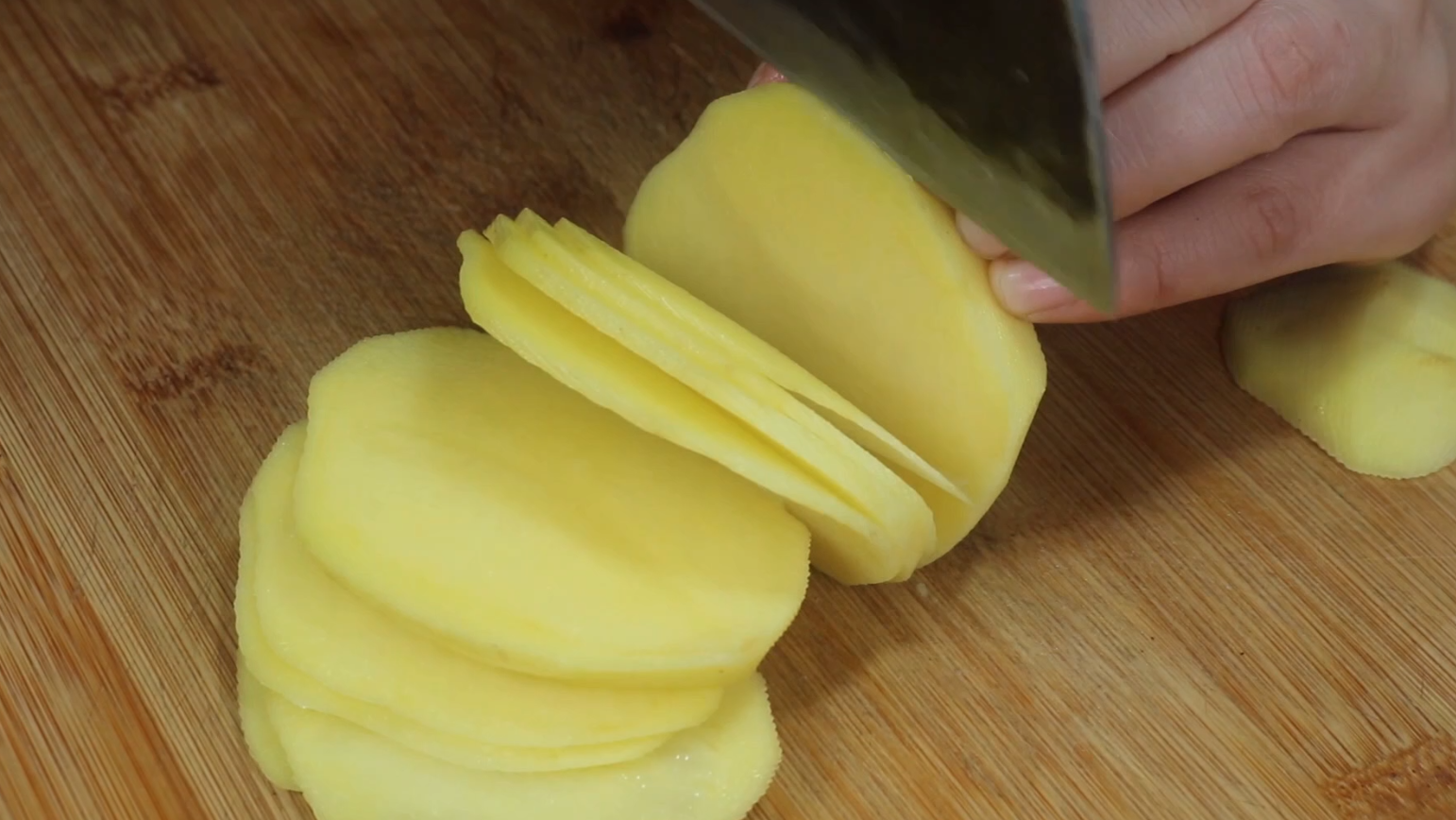 土豆丝怎么炒好吃（饭店的炒土豆丝为啥那么好吃，这1步很关键，做法技巧全在这里）-趣拿体育