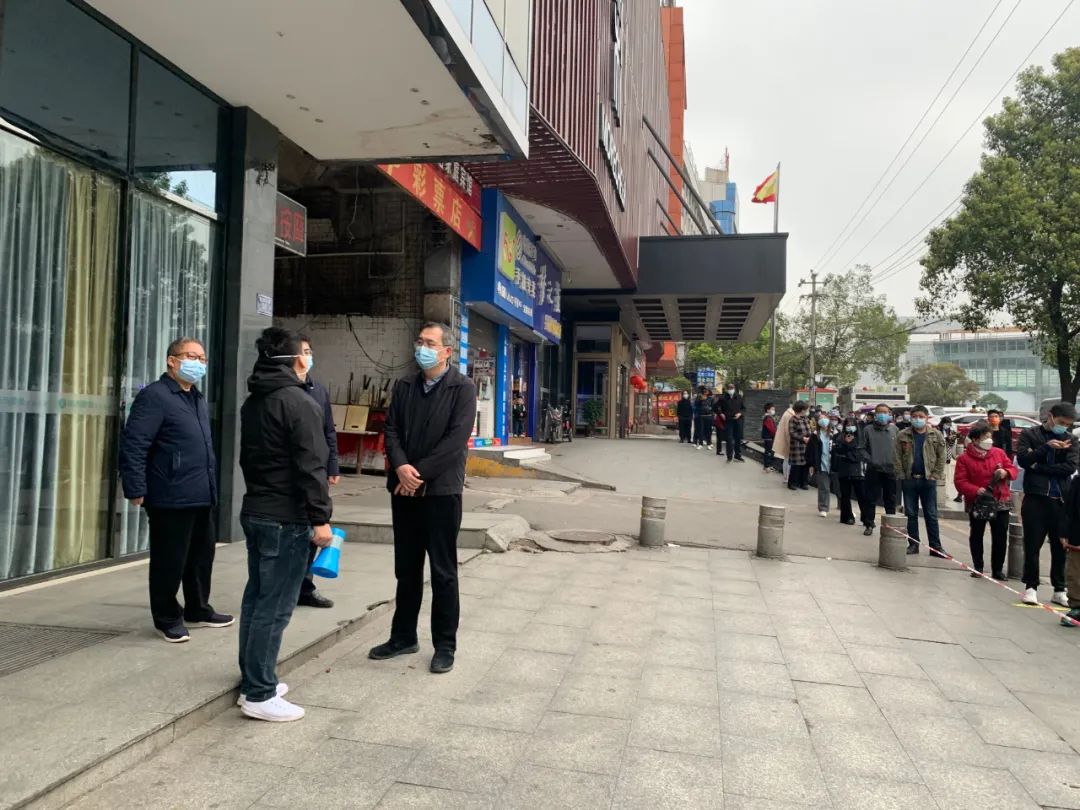 市人大常委会机关：下沉一线督导 共筑防疫屏障