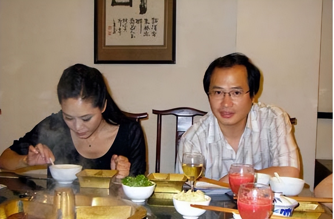 于文华,有一段失败的婚姻,二婚嫁钢琴家李年,如今生活甜事业旺