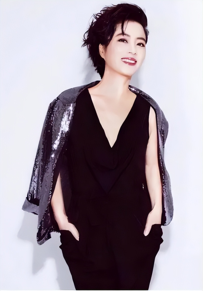 26岁离婚，34岁二婚嫁给犹太富商却两个月见一次面，李玲玉如何了