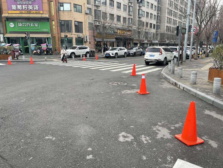 步巡+拖移+管制 | 西安交警雁塔大队整治违停再发力
