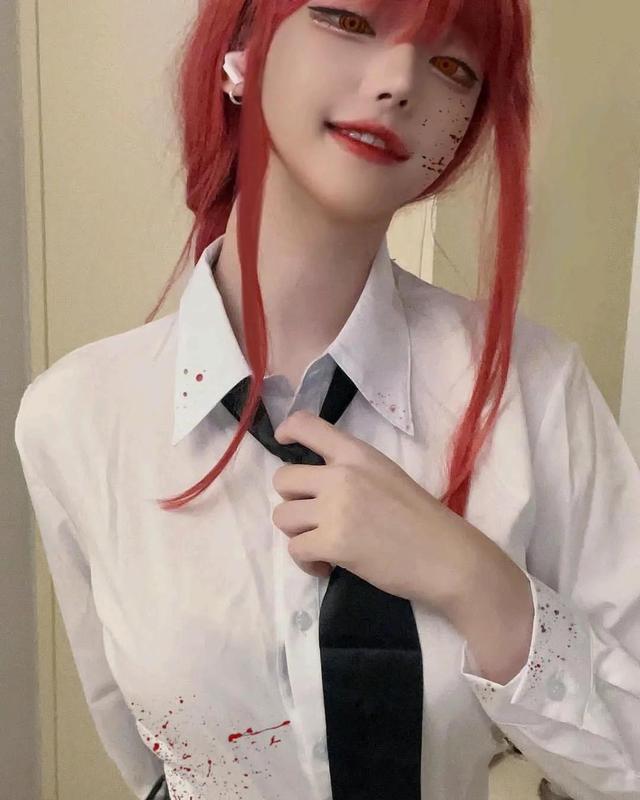 她是韩国网红,长着一张纯欲脸,也被称为"天花板"