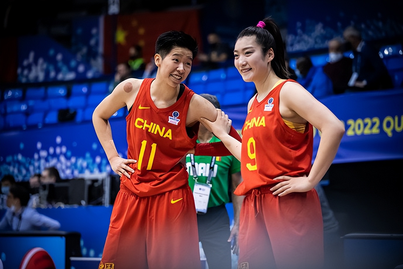 中国女篮12人大名单，双塔背后“三锋”成优势，仍存一项不足