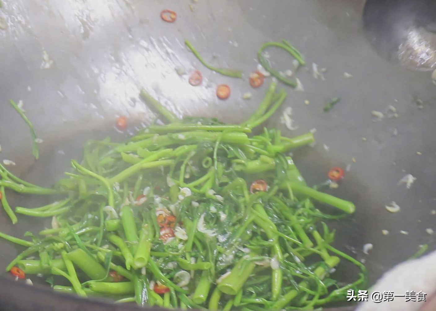 建议中老年人，少吃点猪肉，多吃这几样，营养不贵，常吃手脚有力