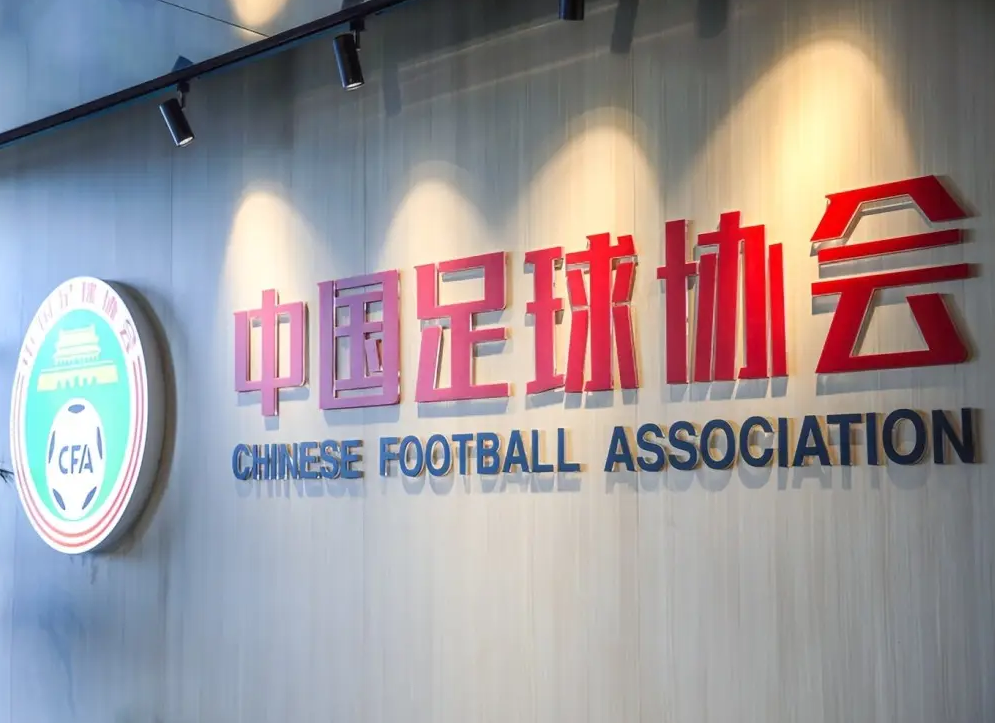 足球教练被带走调查(FIFA开始“调查”中足协！恶意拖欠教练工资、奖金，5年无人过问)