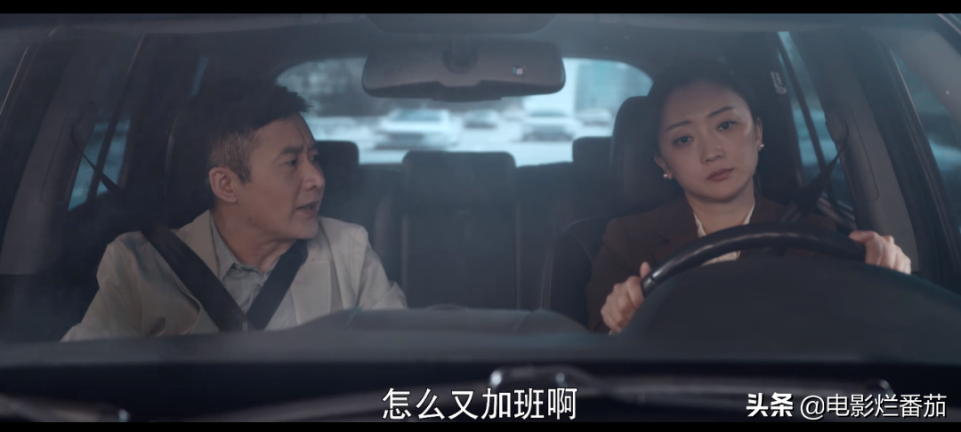 首播当晚，双卫视冠亚军，霸总靳东和“作女”李小冉的CP配一脸