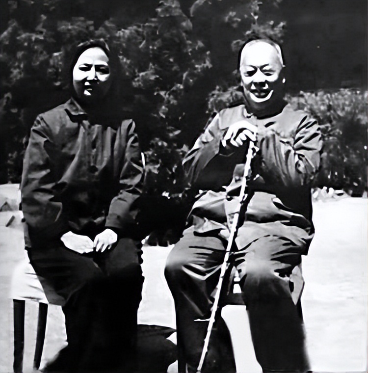 陈毅被妻子锁门外，冲动下提离婚，周恩来找到张茜：给你提个建议
