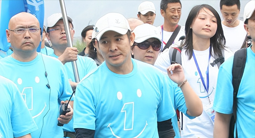 有苦难言的8位明星，多年顽疾缠身，有人成身体缺陷抱憾一生