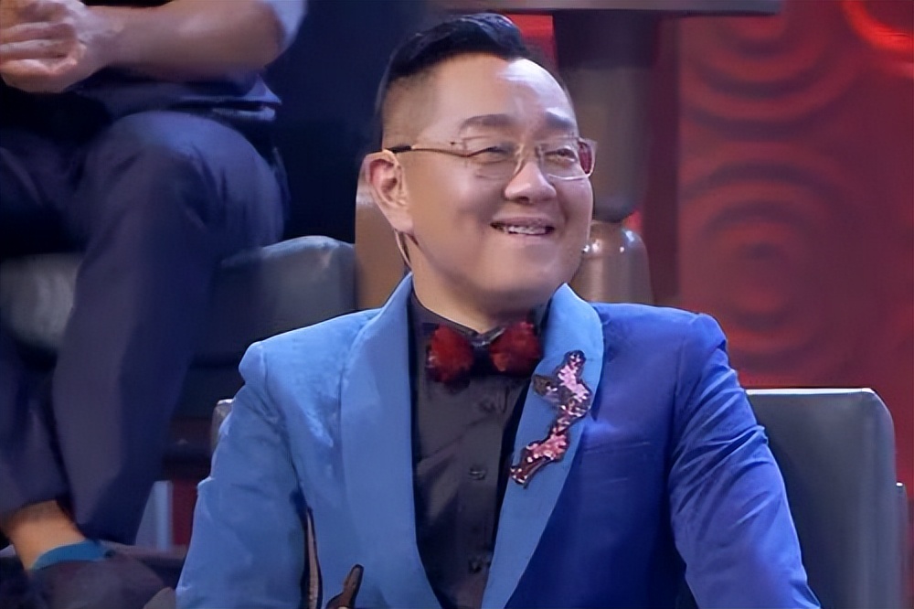 从"央视名嘴"到自嘲梗王,张绍刚在综艺主持掘金之路,直线狂飙