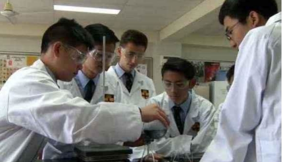 2004年山东高考状元，考得749分，差一分满分，后来在做什么呢？