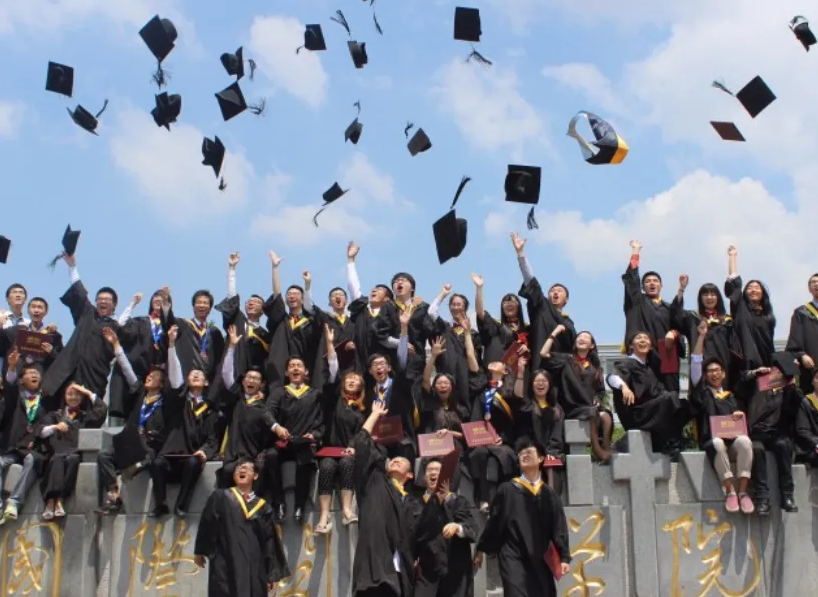 “超过27岁都不录用”，高校年龄要求得太苛刻，其实还有内在含义