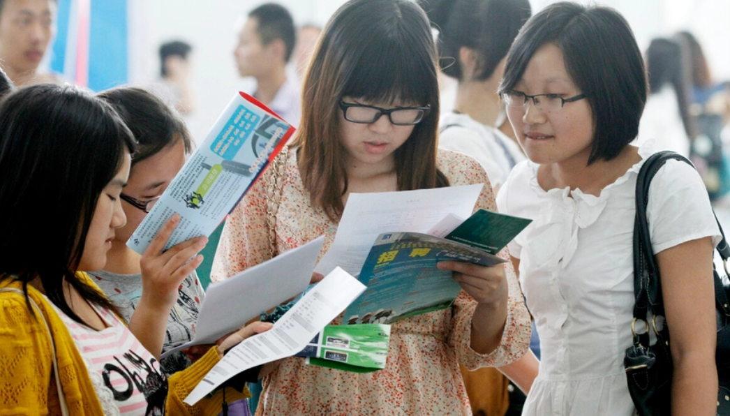 “铁饭碗”不铁了？3大岗位成“编制弃儿”，部分教师也在其中