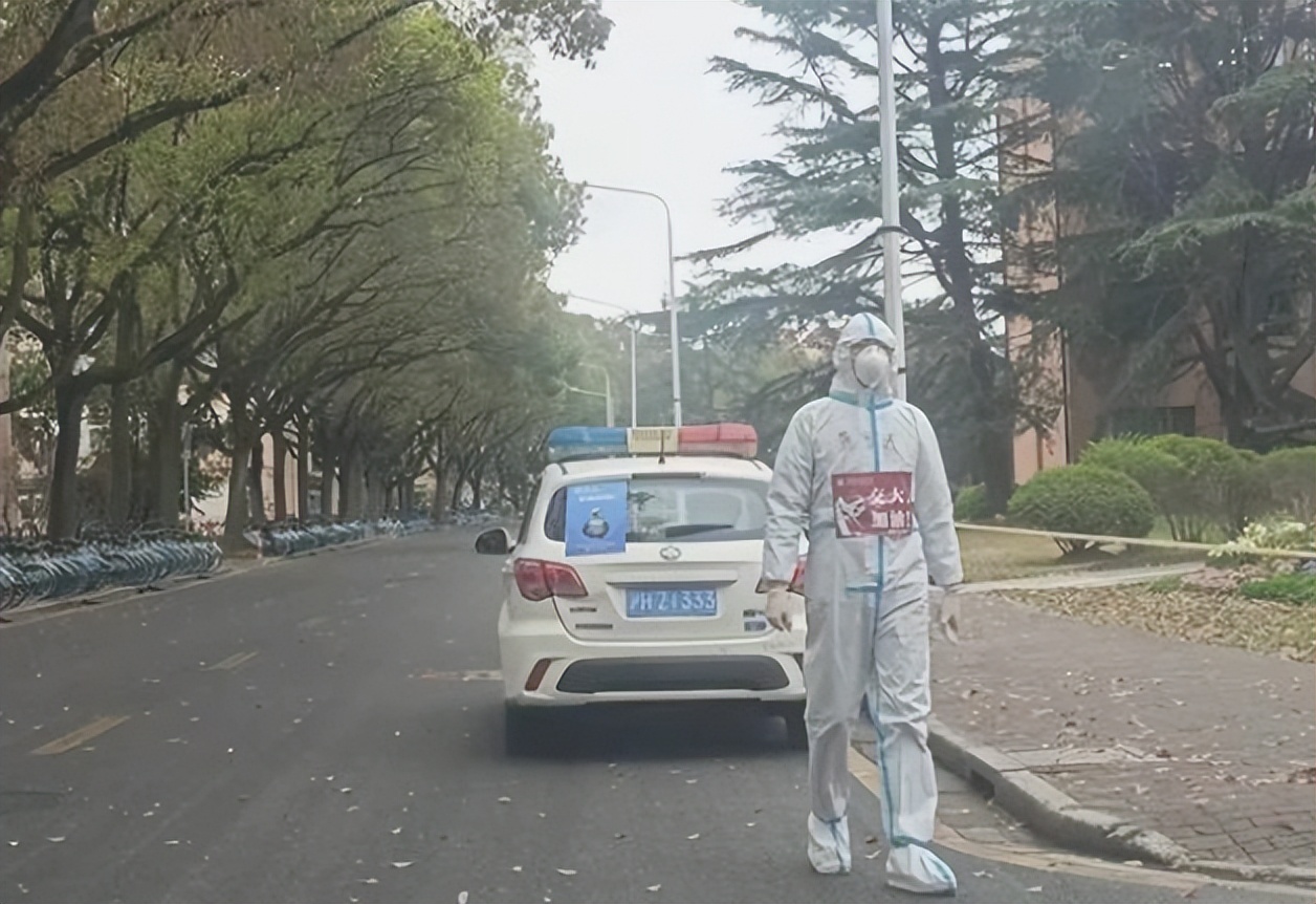 是逆袭，也是不认命！安保员考上上海交大研究生，网友直呼太励志
