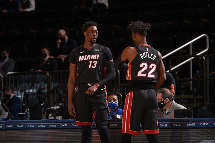 中国有哪些品牌签约nba（国产品牌大爆发！反伍登陆NBA，准者签约里弗斯，汤神迎来小爆发）