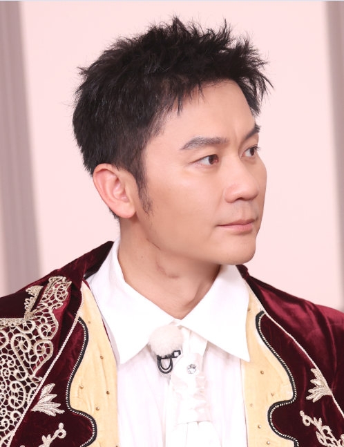 风车李晨(李晨工作室辟谣李晨脖子上的吻痕,发文说放过他吧!