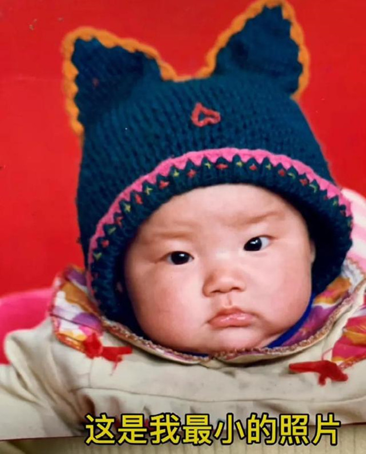 女婴被50岁老汉捡到，24年后身价千万，如今卖公司陪着养父去旅游