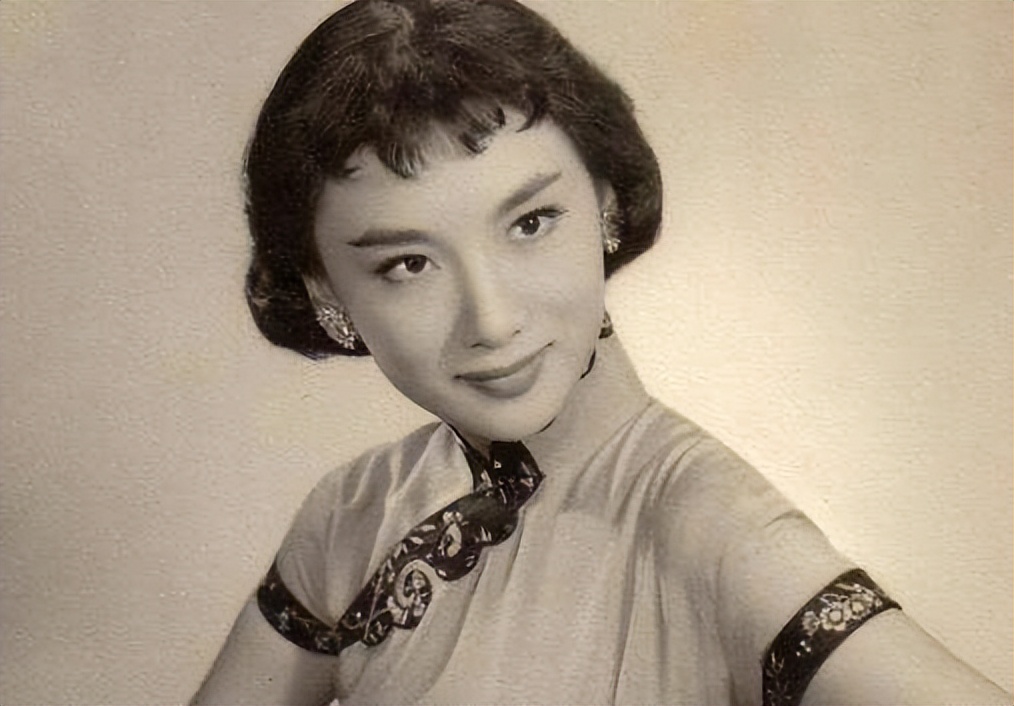 春晚一夜成名,意外坠楼成"智障",被妻女抛弃,情人照顾他21年