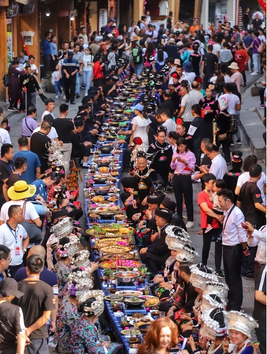 布依六月六 偏坡"热"好客