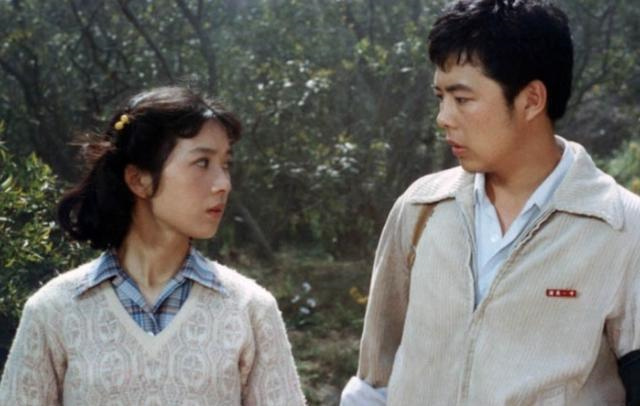 “皇帝专业户”张铁林：改国籍，字画卖十万，痴恋女学生不负责