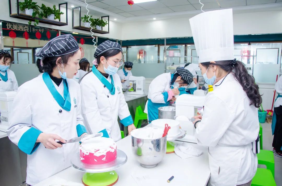 优美西点一站式创就业指导体系，全程为学子保驾护航