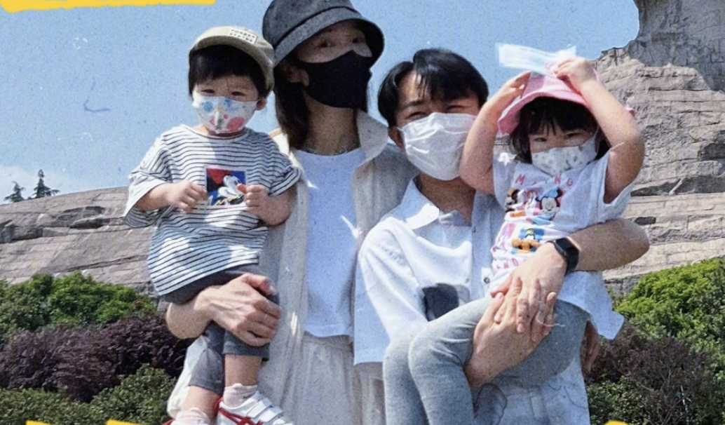 王祖蓝晒女儿弹唱视频，想送她进乐队，3岁Gabby摇滚范儿十足