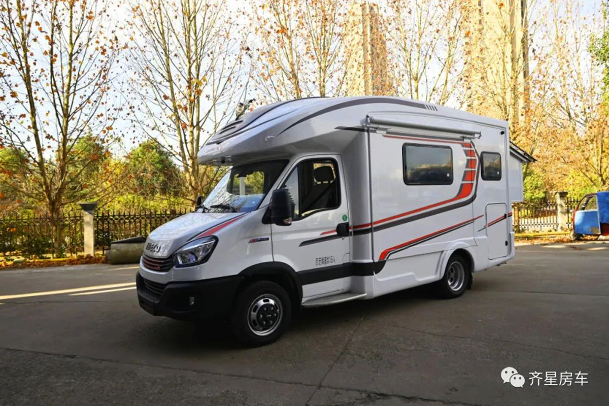 空间优化格局新导向！齐星依维柯额头升顶三拓展房车