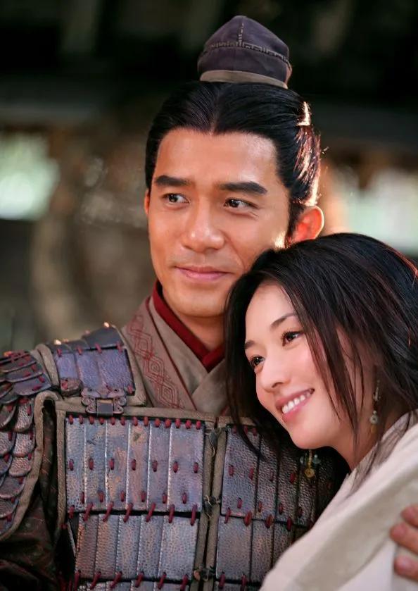 记者刁难林志玲：你介意梁朝伟的身高和你不相衬吗？志玲回答获赞