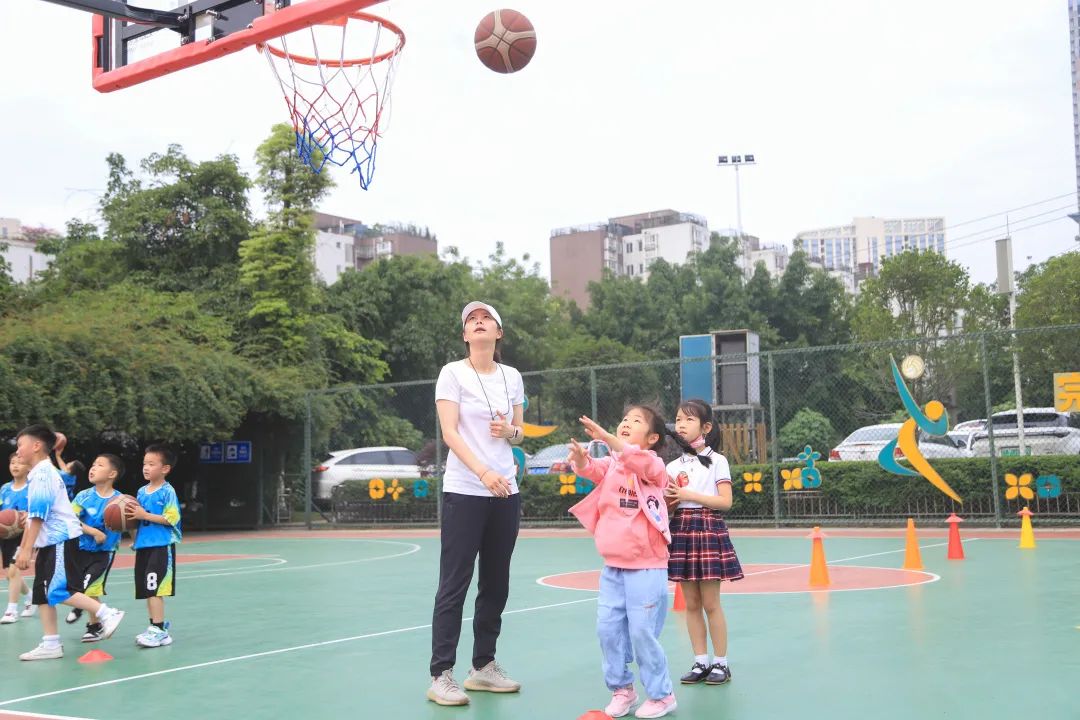 “我和南小零距离”一一记2022春南湖小学幼小衔接主题活动