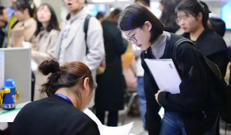 双非毕业生也能进大厂？华为签下“三所大学”，学生就业不愁了