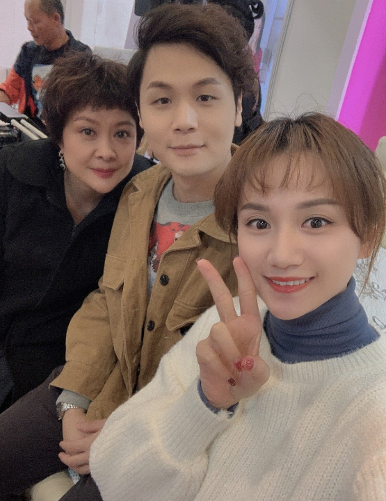 35岁的广州演员龚洁影,戏里是康天庥前女友,现实中是邝祖乐妻子