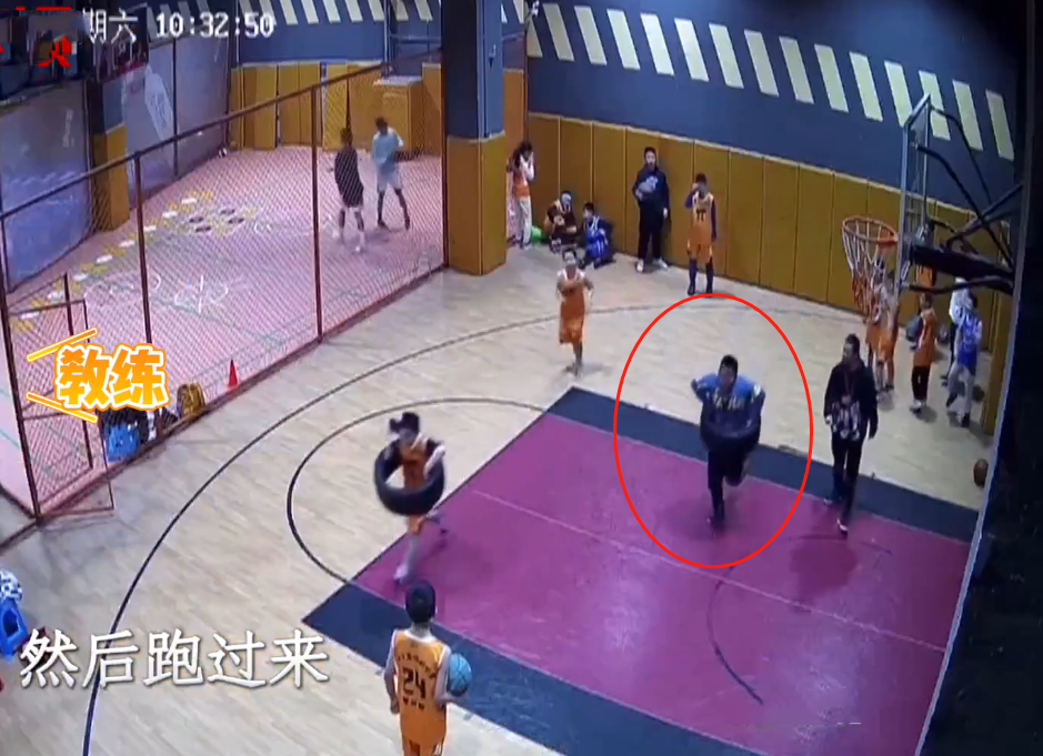 福建：孩子练篮球时摔伤，家长让赔5万医药费，球场：等保险报销