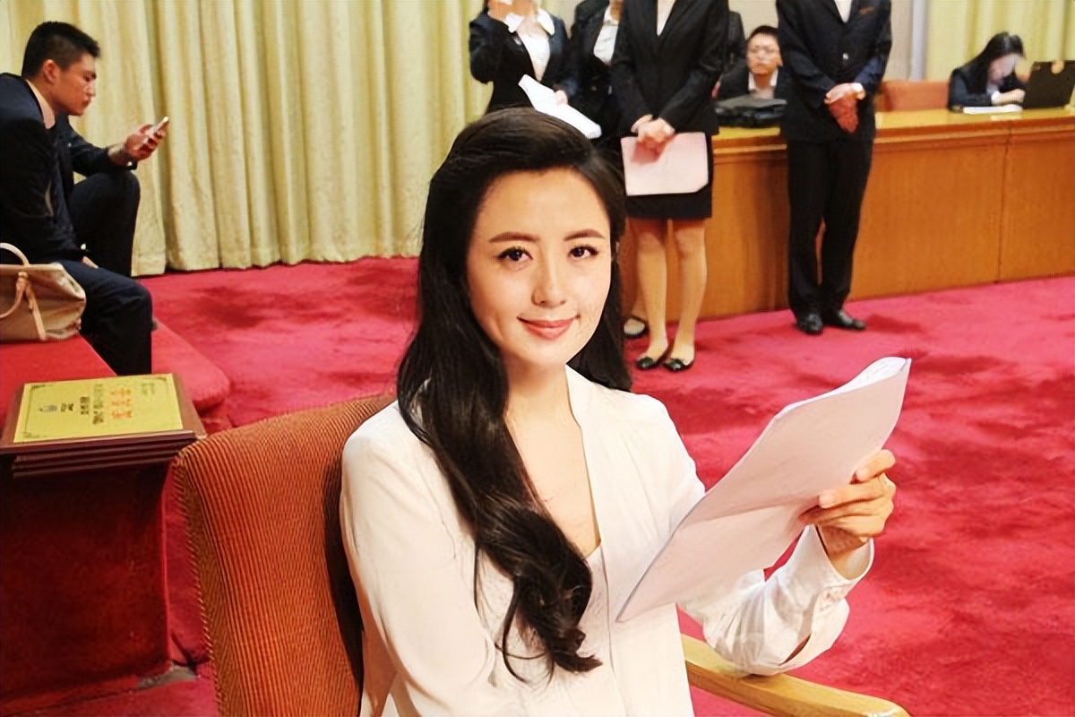 杨童舒:我不是于和伟老婆,老公是普通商人,和丈夫相爱至今