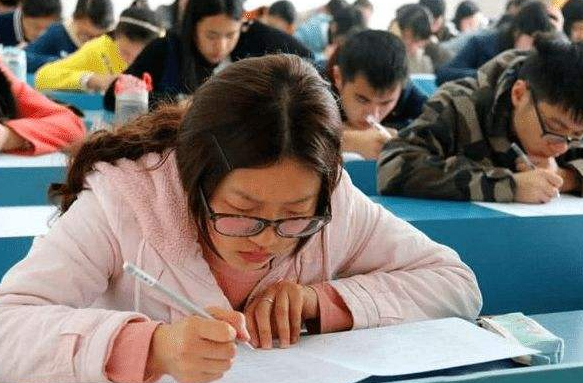 2022年高考规则有变，英语或将被淘汰？还有一个坏消息考生要知晓