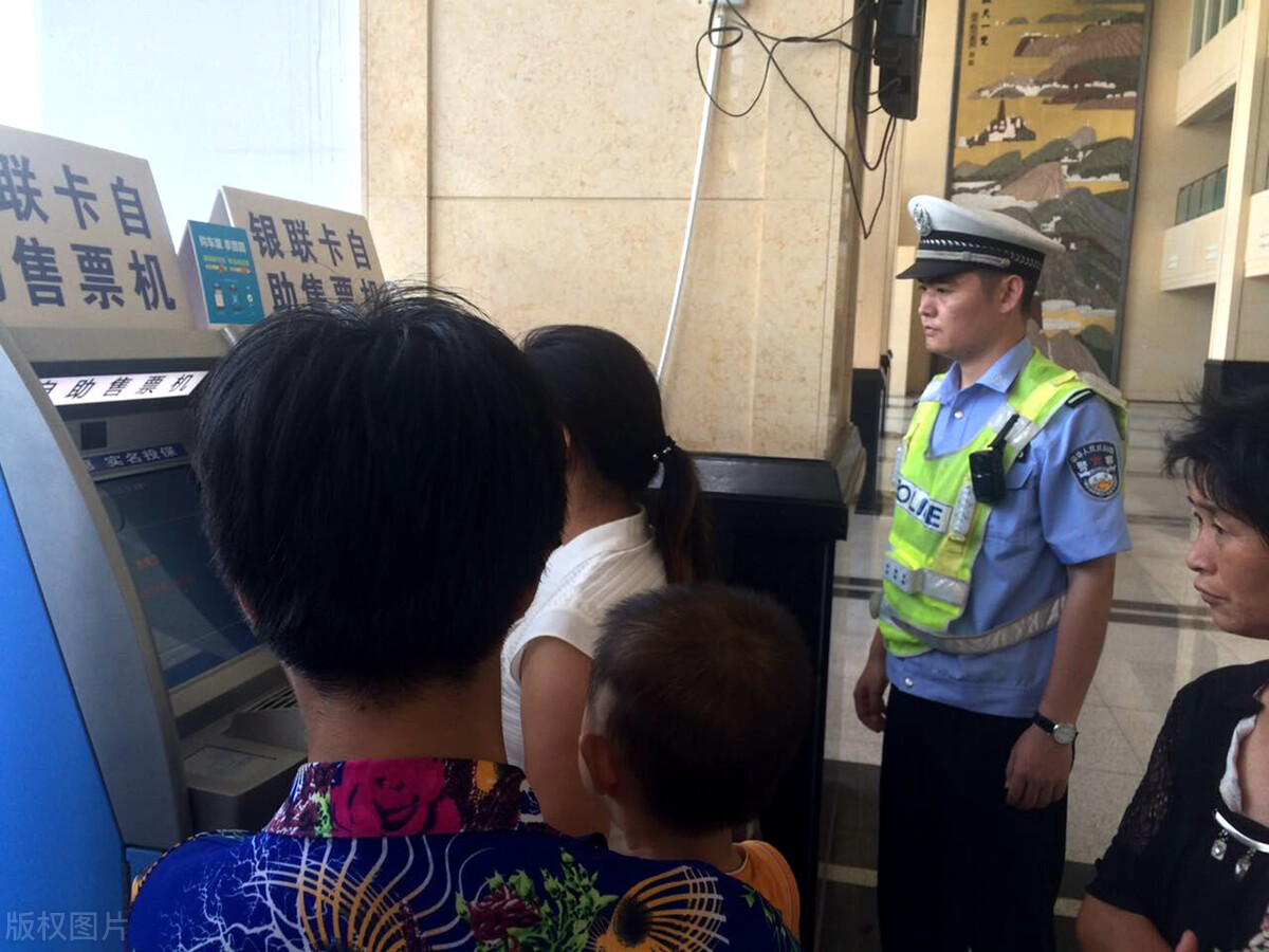 以下“4警1勤”人员，哪个不属于合同制？辅警和协警怎样才能进编