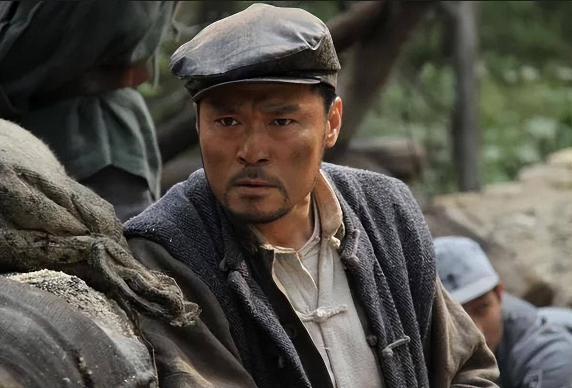 像《大江东去》的陆天宇,《无情道》里刑满释放的黑社会老大吴冠军