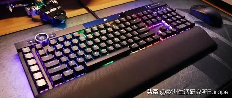 哪个情人节是女生送男生礼物（情人节女生要送男朋友礼物）