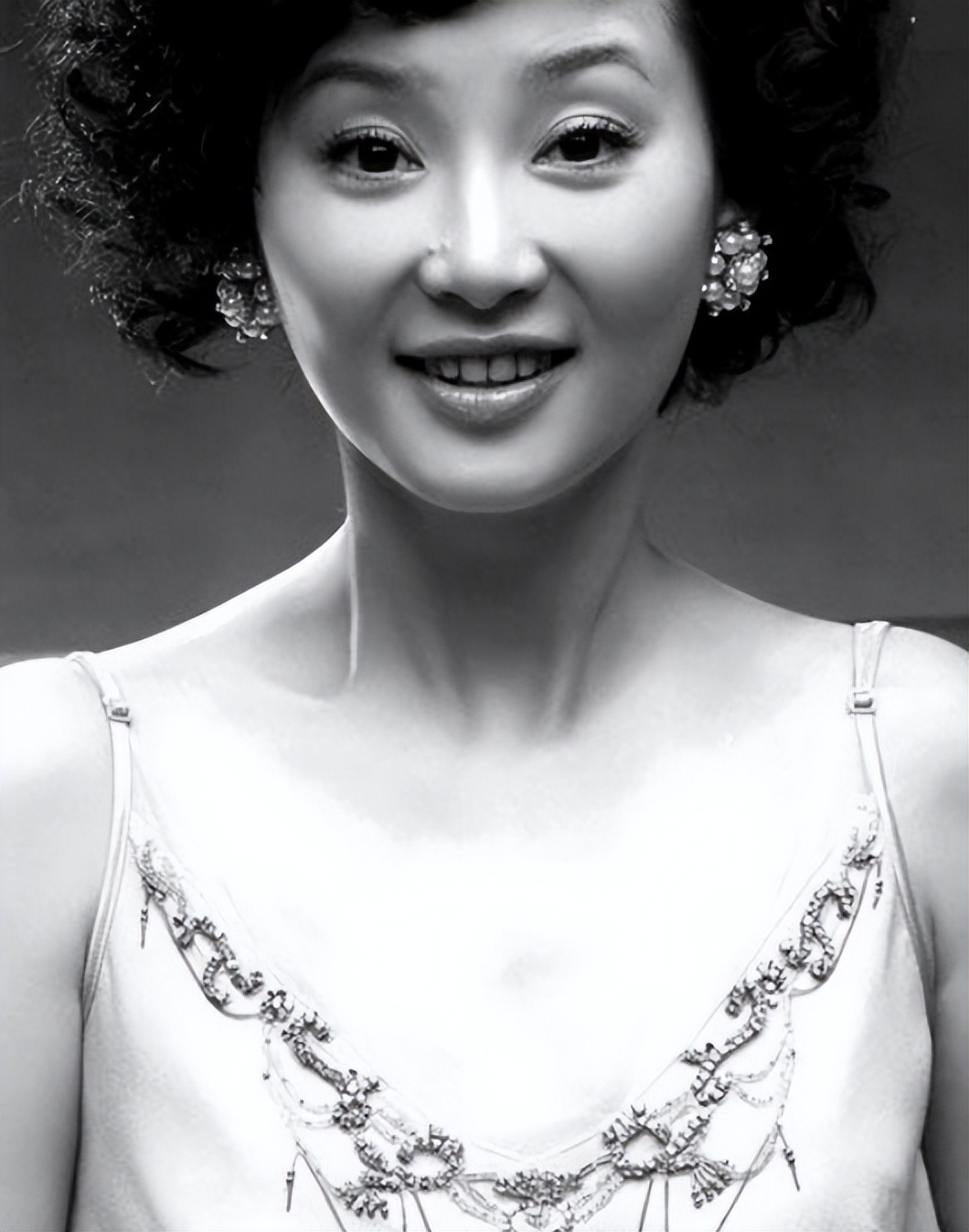 23年后再看冯小刚与徐帆的婚姻，才明白她的隐忍是最好的选择