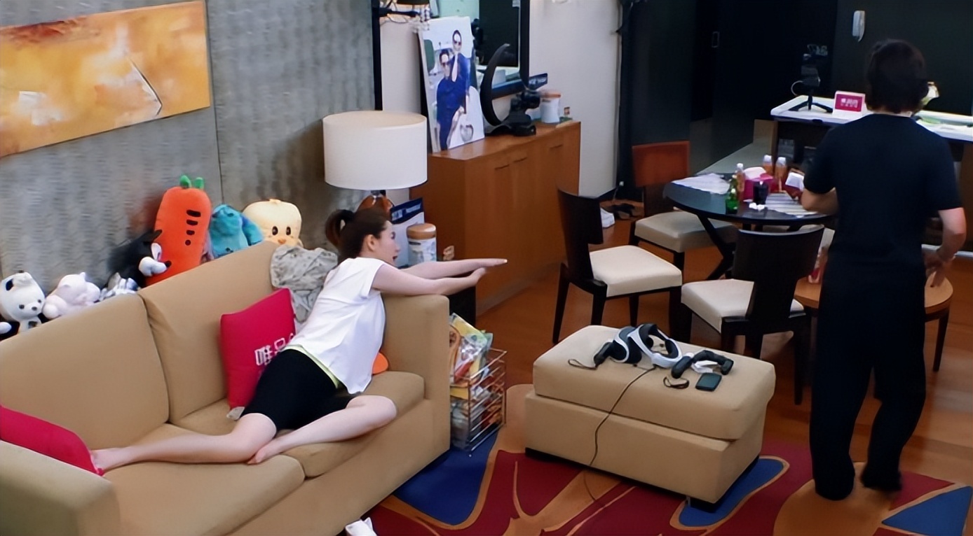 一向好脾气的何炅录制现场疯狂发飙，一声对不起价值北京一套别墅