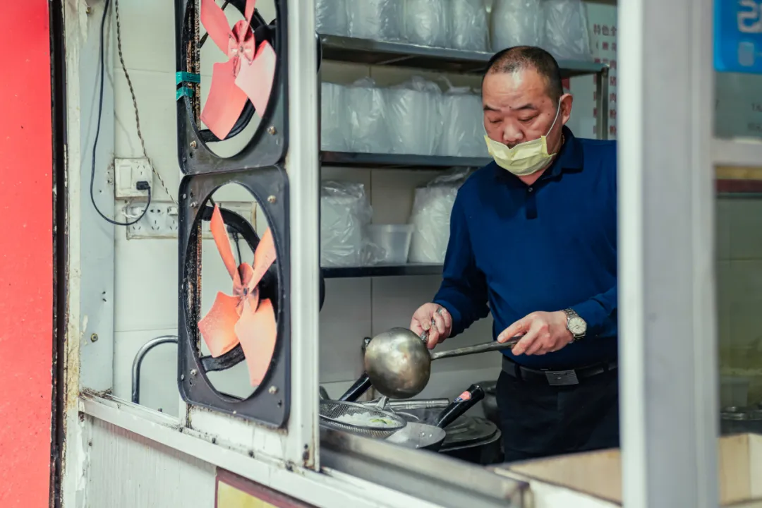 论排队，我只服武汉这几家藏在路边的美食店