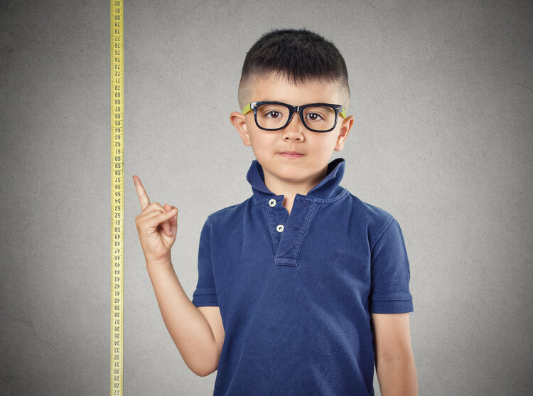 男孩性早熟的危害有多大？如何判断？这一年龄前发育，家长警惕