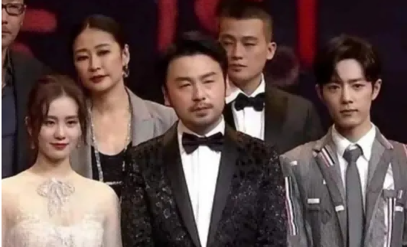 明明有1米8的大高个，但看起来很“矮”的12位男星，个个让人意外